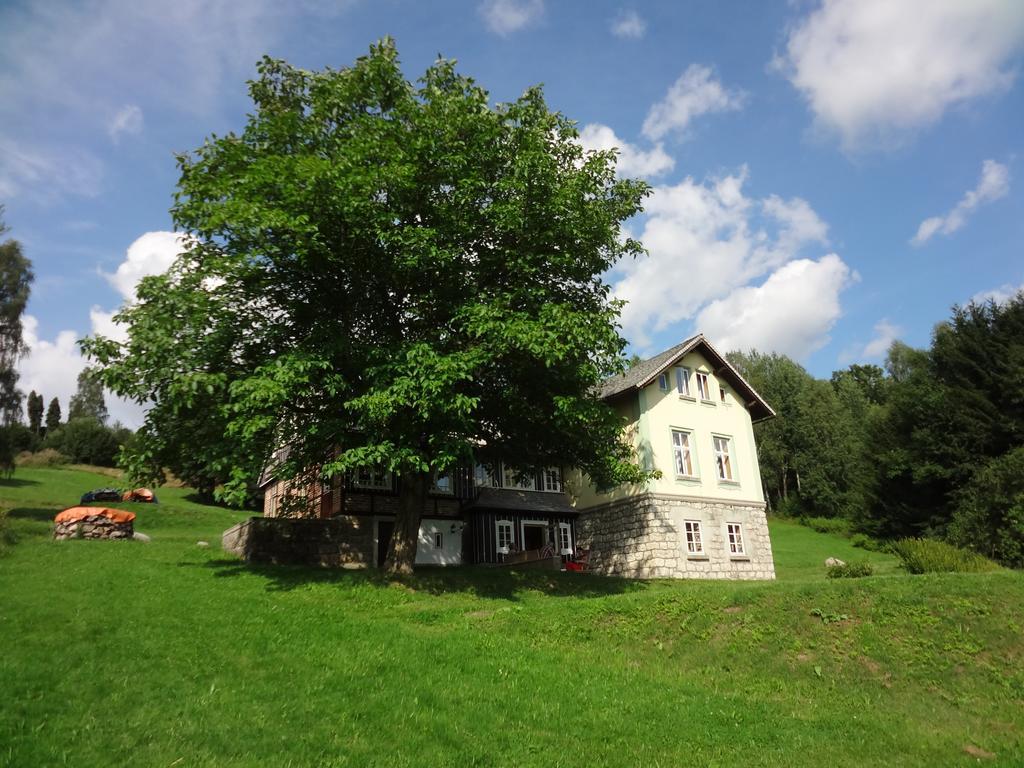 Chata Hugo - 3 Retreat Apartments Tanvald Zewnętrze zdjęcie
